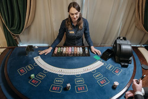 Sit & Go Poker: Tietopaketti Ja Pelistrategiat